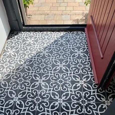 Doorway non slip contrasti tiles