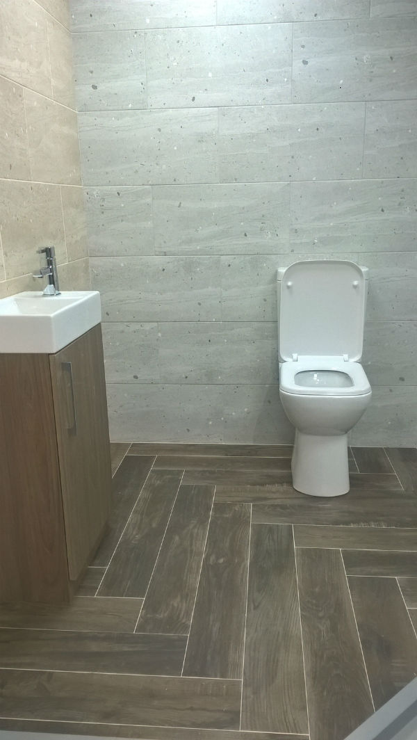 Conglomerate and wood bathroom tiles