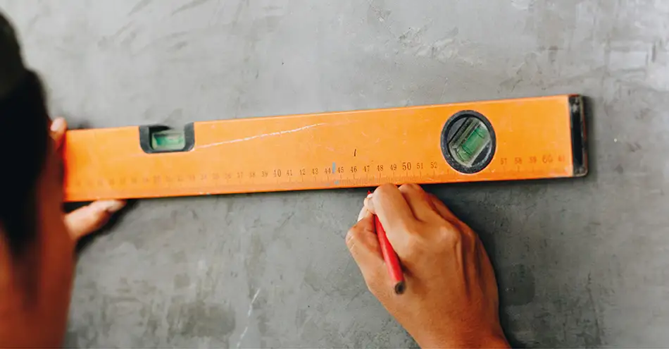 Marking drilling points with a spirit level