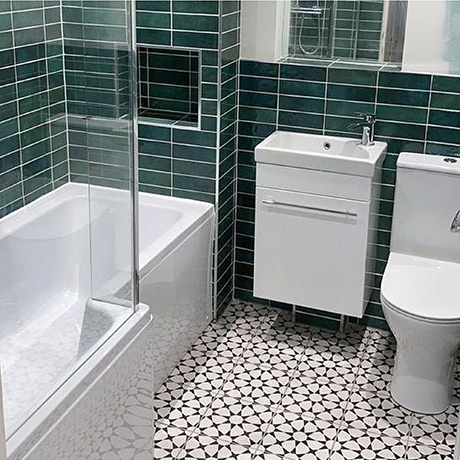 Fresh bathroom with Dyroy Green tiled horizontally on the wall and Cuban White Star on the floor