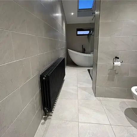 Spacious bathroom with Quarz Light Grey