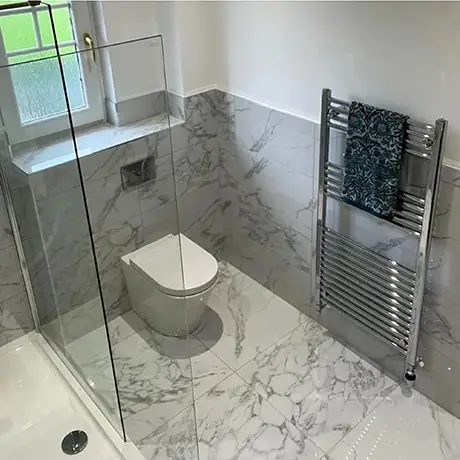 Marble-inspired bathroom tiled in Lassen Carrara