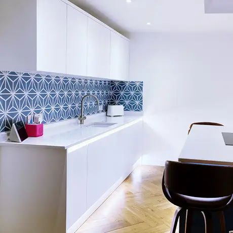 Blue hexagon tiled kitchen splashback