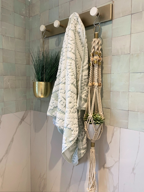 Marble effect porcelain tiles