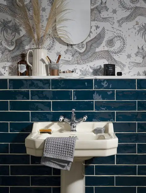 Bold bathroom wallpaper