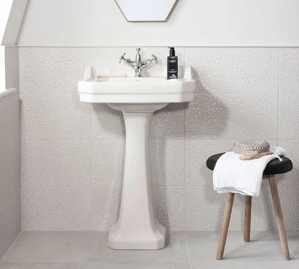 Traditional neutral bathroom