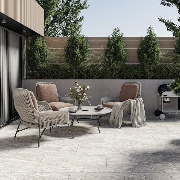 How to Create an Outdoor Area Perfect for all the Seasons