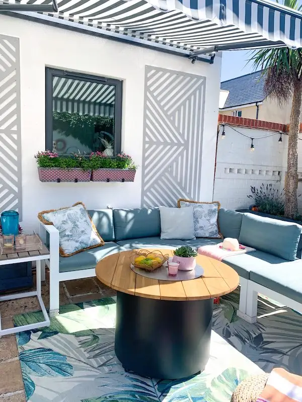 Picture of a patio area