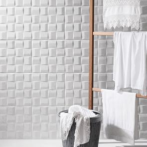 Bathroom wall with Polseden Art cream tiles