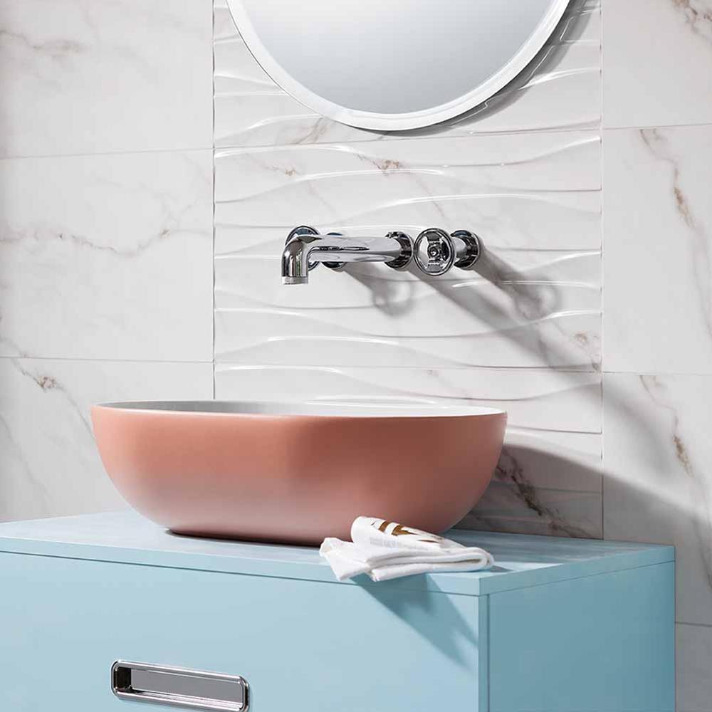 Retro luxe bathroom with Gemini Kingston marble look wave décor and coordinating plain wihte tiles