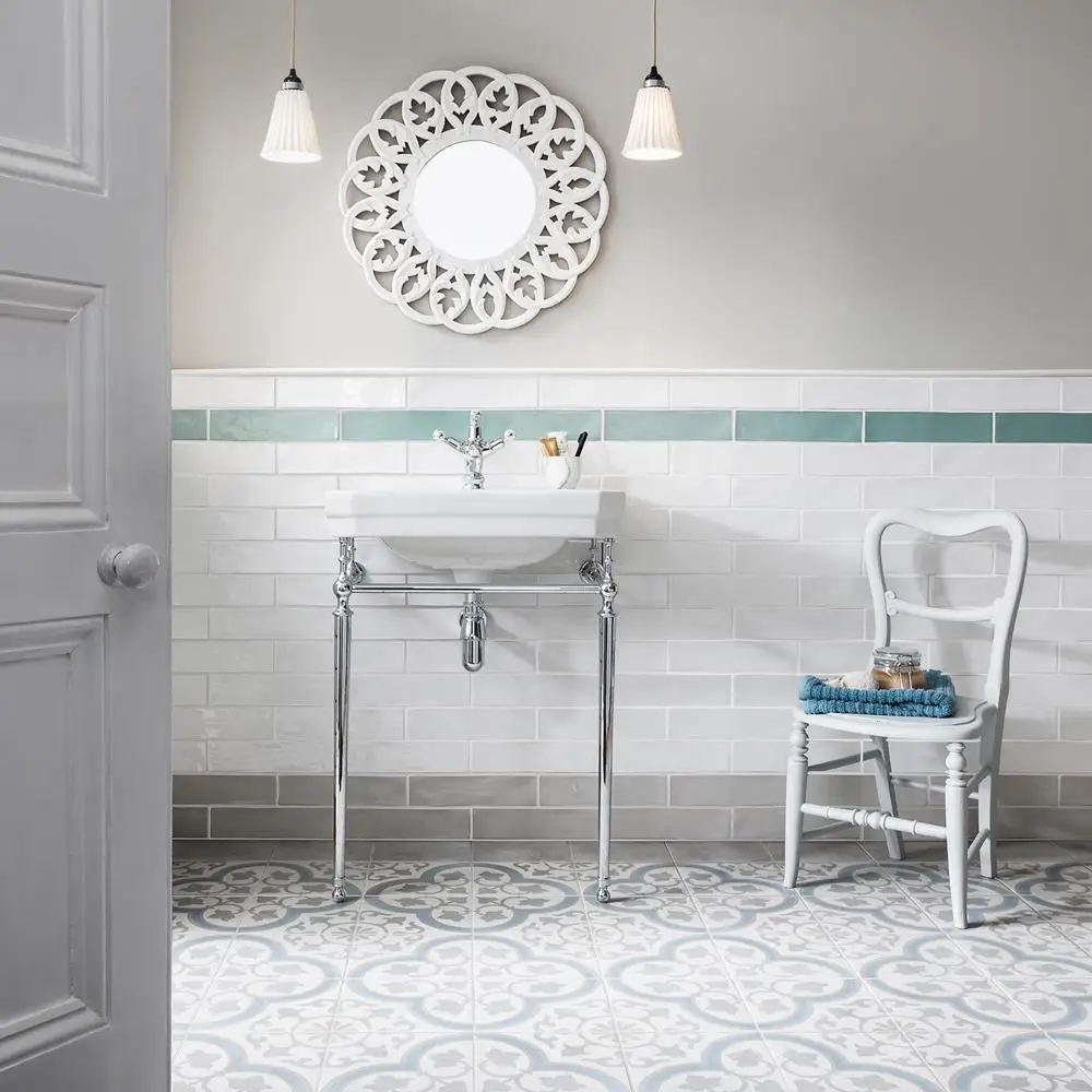 Havana layout in bathroom, blue tones